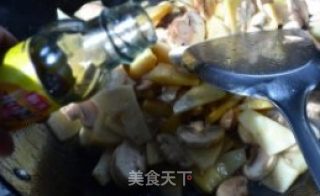 牛肉片炒春笋蘑菇的做法步骤：5