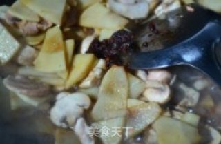 牛肉片炒春笋蘑菇的做法步骤：6