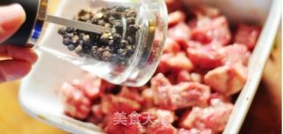 蚝油芦笋牛肉粒的做法步骤：3