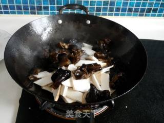 杏鲍菇木耳炒肉片的做法步骤：7