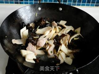 杏鲍菇木耳炒肉片的做法步骤：10