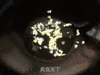 芹菜胡萝卜炒鱼肚的做法步骤：4