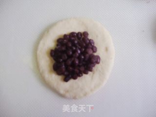 松软酥香的蜜豆菠萝包的做法步骤：11