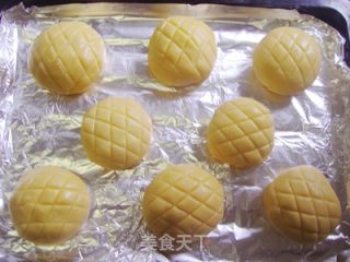 松软酥香的蜜豆菠萝包的做法步骤：15