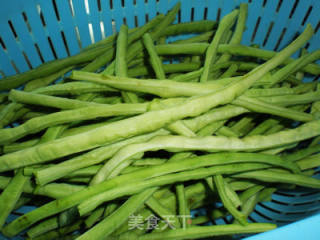 腊肉炒豆角的做法步骤：1