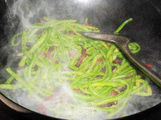 腊肉炒豆角的做法步骤：6