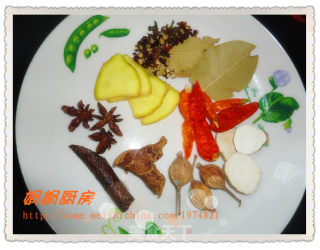 立秋贴秋膘—————红烧猪蹄！的做法步骤：1