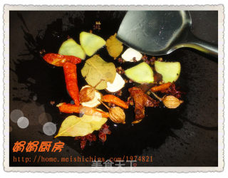 立秋贴秋膘—————红烧猪蹄！的做法步骤：4