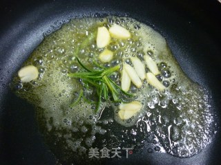 迷迭香乳蛋鲜贝的做法步骤：6