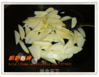 五彩茭白片！~的做法步骤：2
