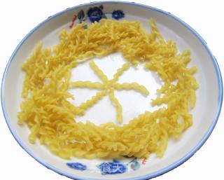 美丽动人的螺丝面的做法步骤：2
