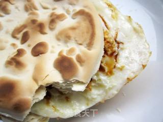 元气早餐---烧饼夹煎蛋的做法步骤：4