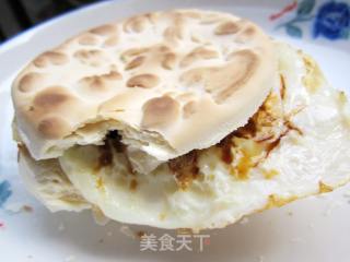 元气早餐---烧饼夹煎蛋的做法步骤：5