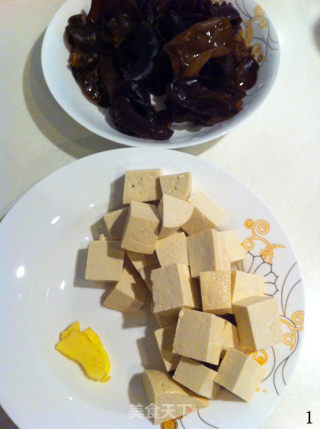 零厨艺快手汤——【木耳豆腐汤】的做法步骤：1