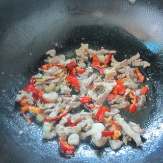 花菜炒肉的做法步骤：3