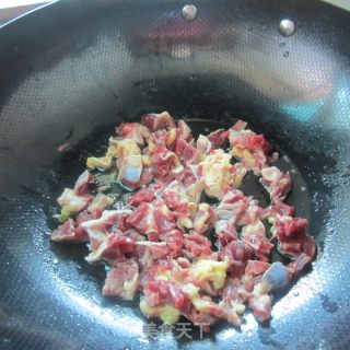 酸辣鸭胗的做法步骤：2