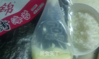 双紫争艳蛋皮饭卷——紫苏系列3的做法步骤：1