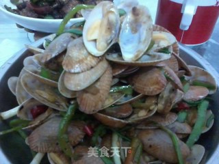姜丝辣椒炒花甲的做法步骤：7