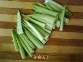 秋葵牛柳——牛柳炒得嫩，记住四要点的做法步骤：3