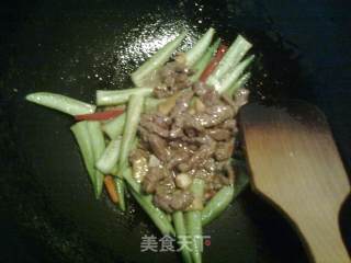 秋葵牛柳——牛柳炒得嫩，记住四要点的做法步骤：8