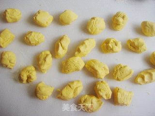 外酥里糯，又香又脆滴——椰香南瓜饼的做法步骤：5