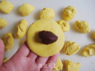 外酥里糯，又香又脆滴——椰香南瓜饼的做法步骤：6
