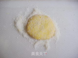 外酥里糯，又香又脆滴——椰香南瓜饼的做法步骤：8