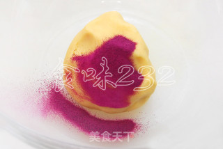 五色桃山红豆馅月饼的做法步骤：15