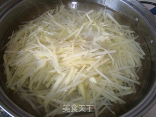 三丝凉面的做法步骤：1