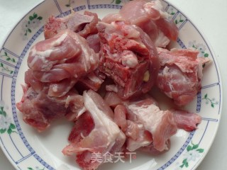 【虫草花山药大骨汤】性平味甘好补品的做法步骤：1