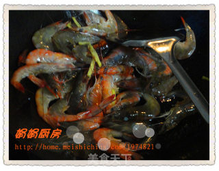 鲜嫩美味————葱爆明虾！的做法步骤：5