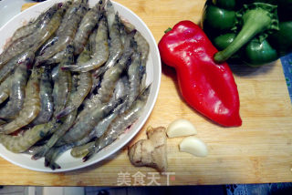 油焖虾的做法步骤：1