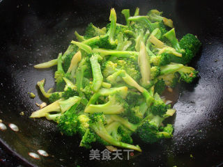 炒西兰花的做法步骤：5