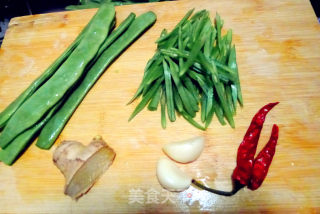清炒芸豆的做法步骤：1