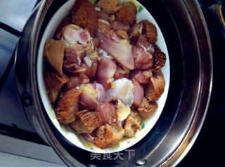 清蒸鸡配猴头菇，营养又健康的做法步骤：4