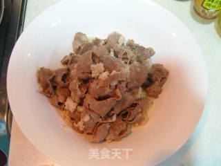 三椒酸汤浸肥牛的做法步骤：5
