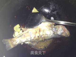 红烧鲈鱼的做法步骤：8