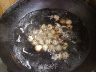 茄汁鹌鹑蛋的做法步骤：1