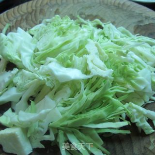 素炒圆白菜的做法步骤：2