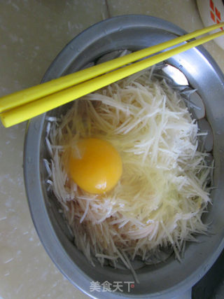 土豆饼的做法步骤：2