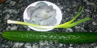 黄瓜酿鲜虾的做法步骤：1