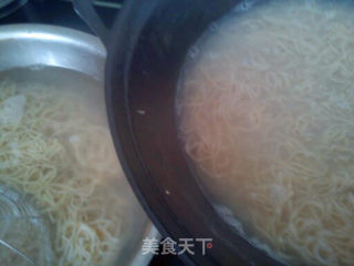 山东人家的过水面的做法步骤：3
