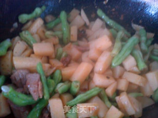 经典菜——土豆炖芸豆的做法步骤：3