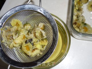 清热解火——枸杞菊花粥的做法步骤：2