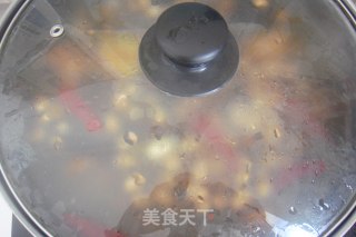 秋季美容菜----花生烧猪蹄的做法步骤：8