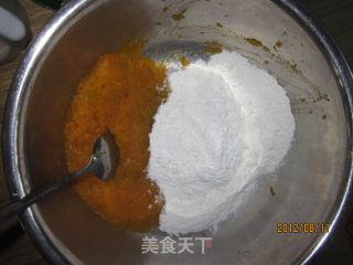 红(紫)薯南瓜糯米球的做法步骤：1