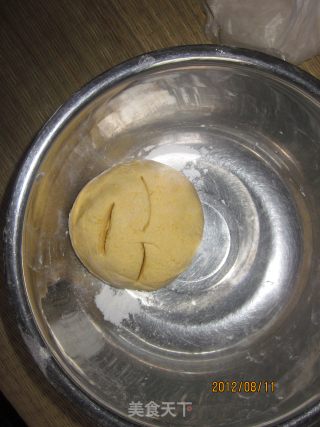 红(紫)薯南瓜糯米球的做法步骤：2