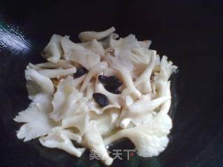 黑蒜平菇的做法步骤：7