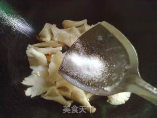 黑蒜平菇的做法步骤：8