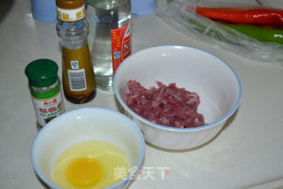 超下饭菜——黑木耳酸笋炒肉丝的做法步骤：2